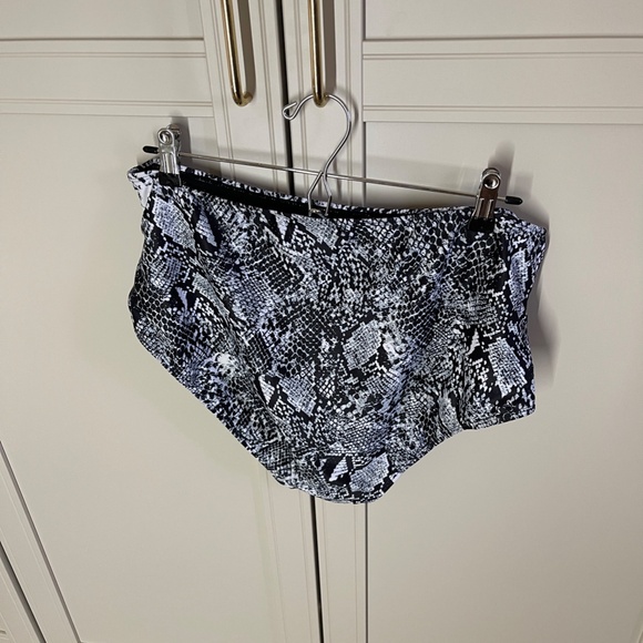 Snakeskin bathing suit bottom 2XL NWOT - Picture 2 of 3